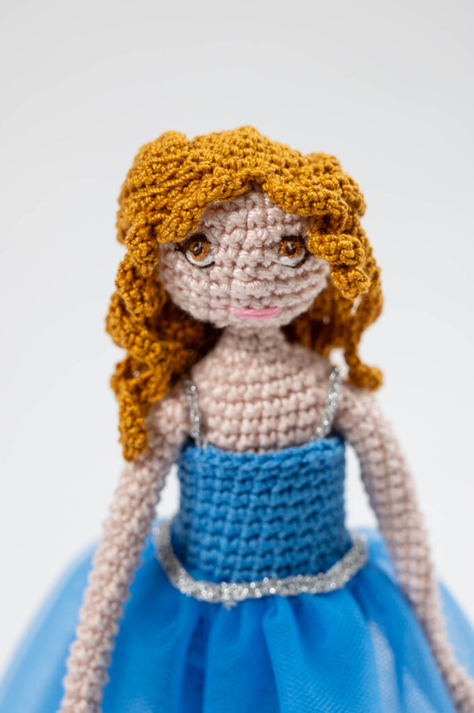 bambola personalizzata miniatura amigurumi