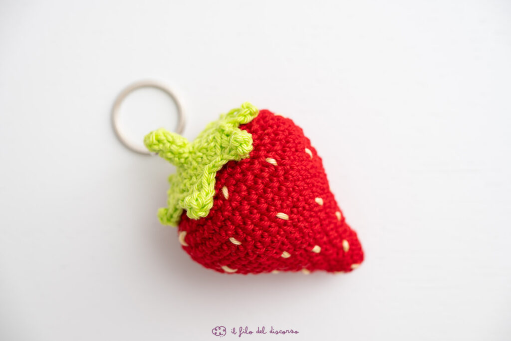 Portachiavi uncinetto fragola