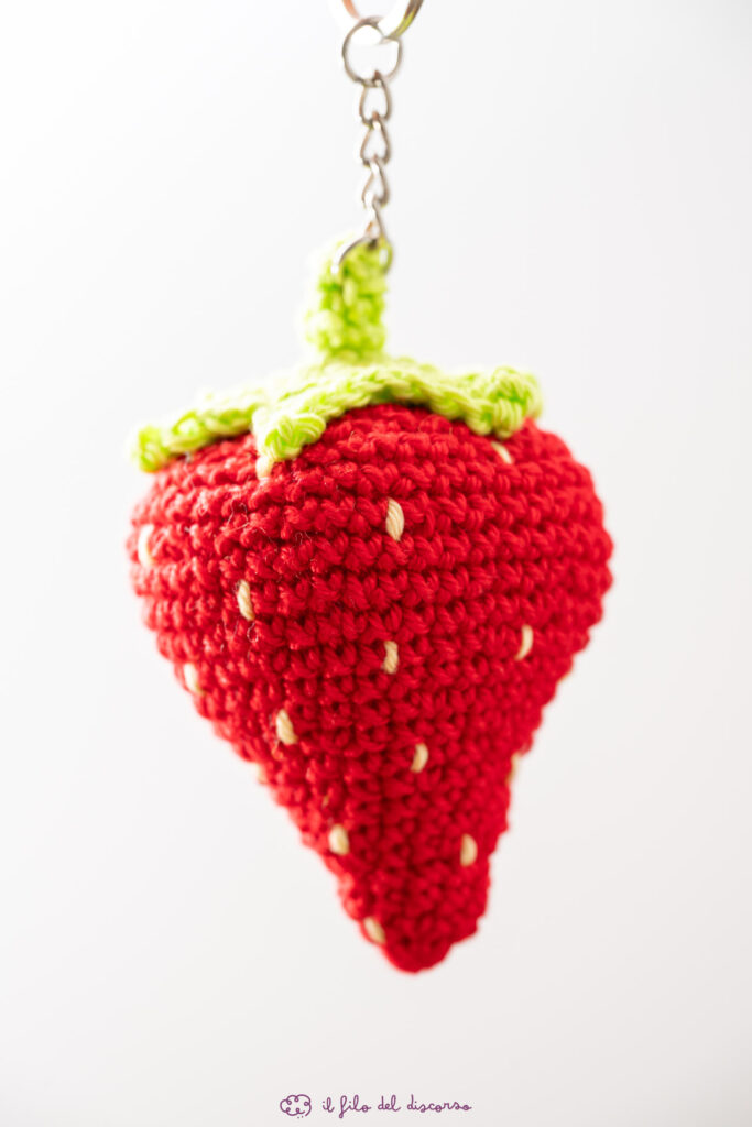 Portachiavi uncinetto fragola