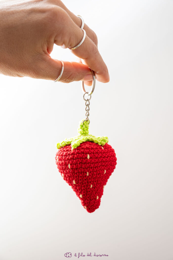 Portachiavi uncinetto fragola