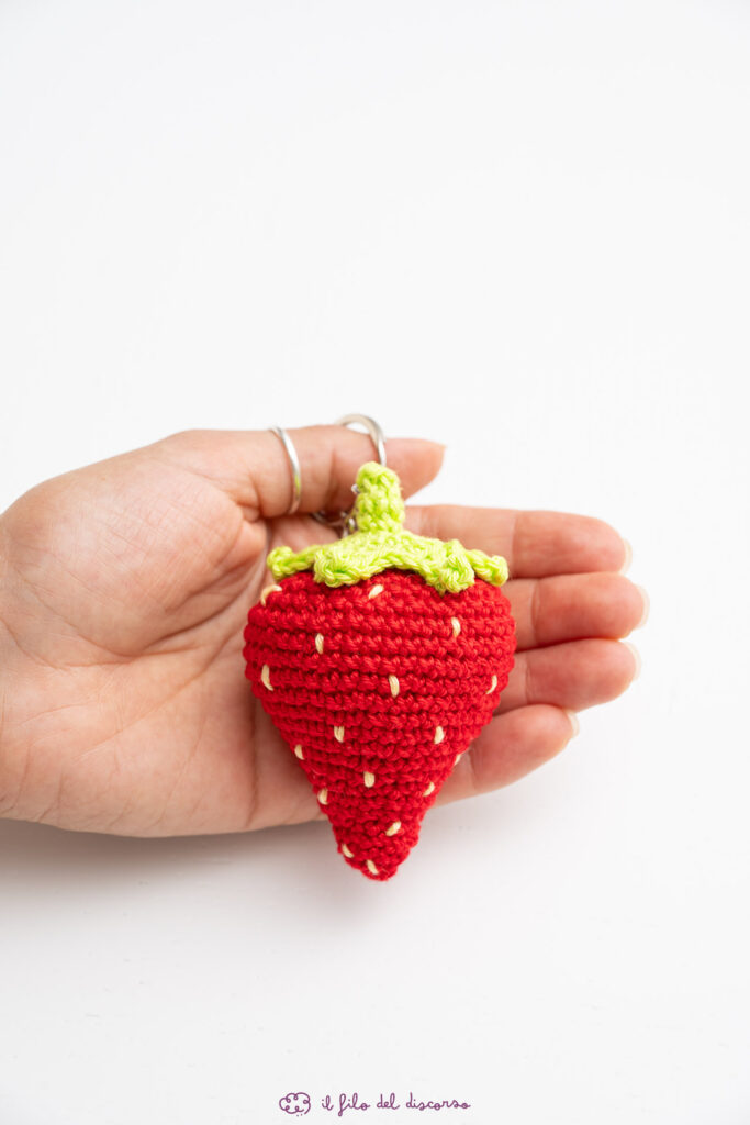 Portachiavi uncinetto fragola