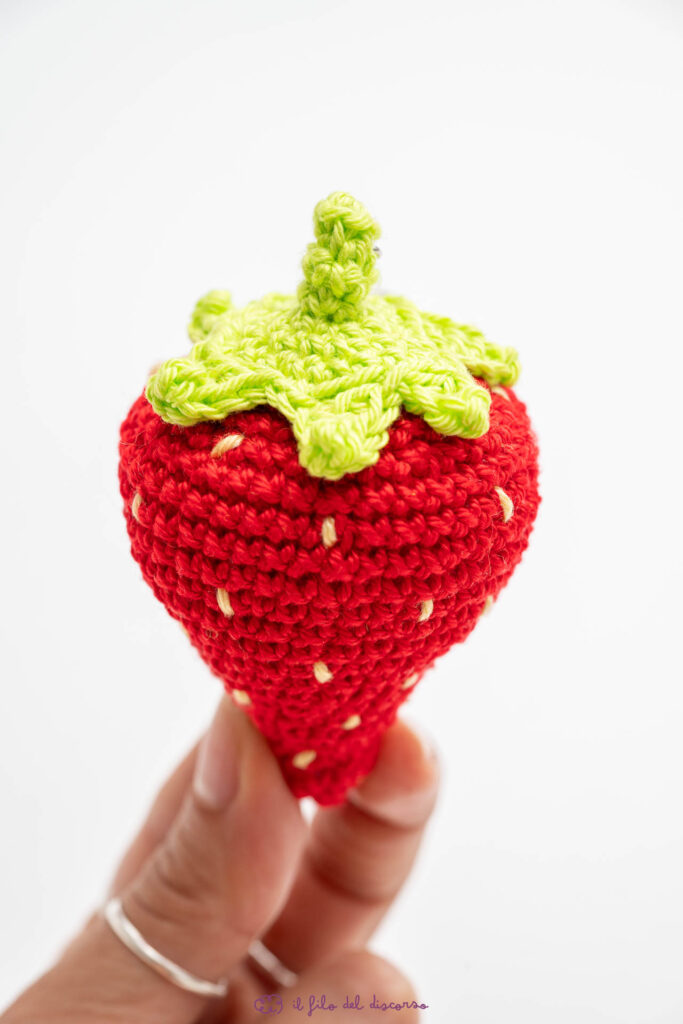 Portachiavi uncinetto fragola