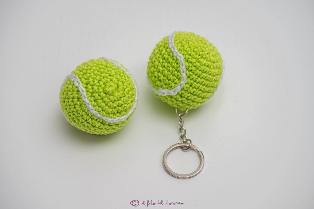 Portachiavi pallina da padel uncinetto
