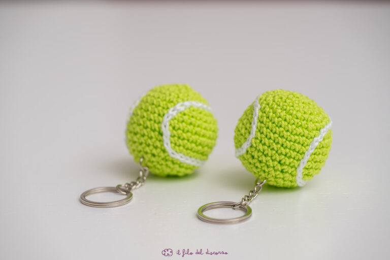 Portachiavi pallina da padel uncinetto