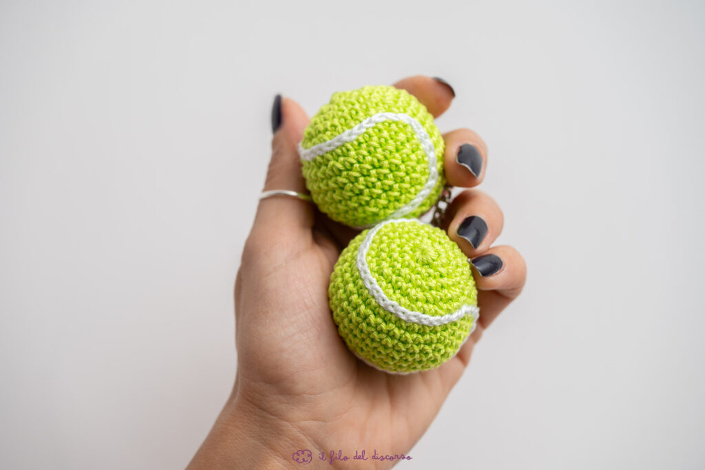 Portachiavi pallina da padel uncinetto