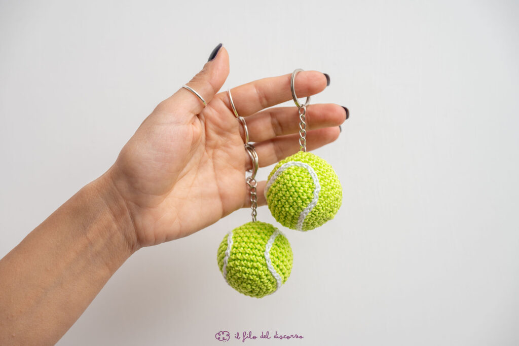 Portachiavi pallina da padel uncinetto