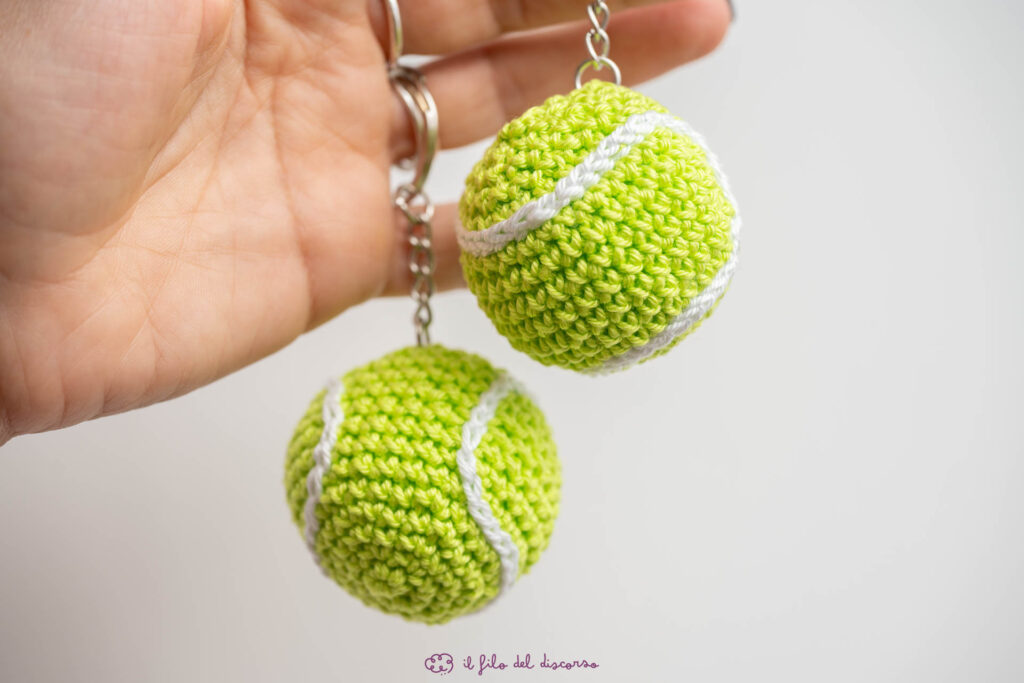 Portachiavi pallina da padel uncinetto